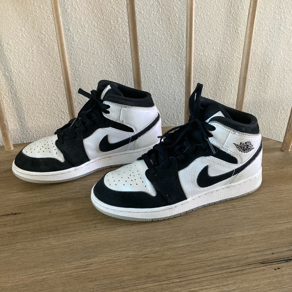 Jordan one mid Diamond size 5.5Y